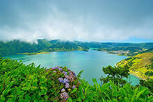 Lagoas vulcânicas das Sete Cidades, na ilha São Miguel, Portugal